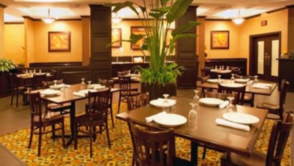 Delta Hotels By Marriott Columbia Northeast Экстерьер фото
